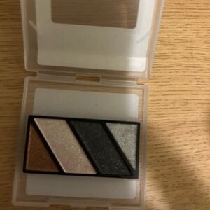 Mary Kay Gold and Black Eyeshadow Palette for Smokey Eyes